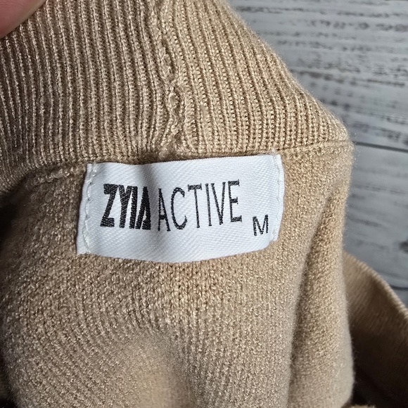 Zyia Active womens Medium camel tan knee length skirt with pockets. - Picture 4 of 7